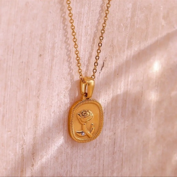 Waterproof 18k gold plated pendant  necklace - Picture 3 of 3